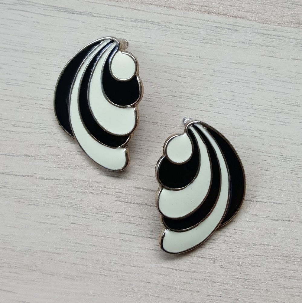 *pierced* Black & white enamel earrings